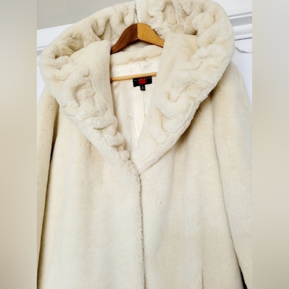 Gallery Women's Super Soft Faux Fur Coat Hooded Hook/Button Ivory Small - Picture 11 of 16